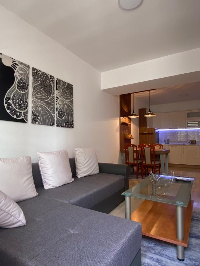 סקופיה Simonovski'S Apartments מראה חיצוני תמונה